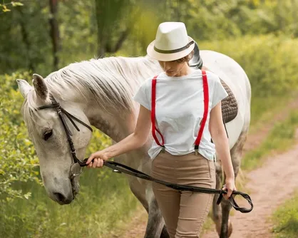A cavallo nella campagna